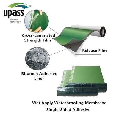 مواد ضدآب آسفالت اصلاح شده با SBS خود چسب فیلم رهاسازی HDPE قالب‌گیری دمشی محافظ یخ و آب خود چسب